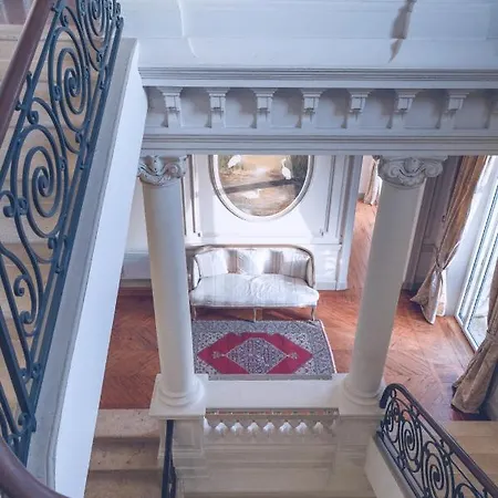 Hotel Chateau Grattequina 4*