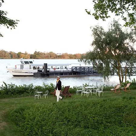 Hotel Chateau Grattequina 4*