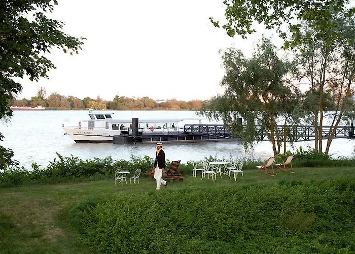 Hotel Chateau Grattequina 4*