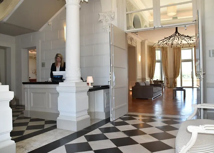 Hotel Chateau Grattequina 4*